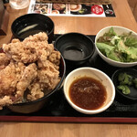 136358890 - デカ盛り唐揚げ丼