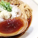 Sagamihara 欅 - ブラックというほどには黒くないスープ。