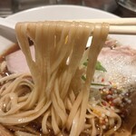 NAKAGAWA わず - 自家製の平打ち麺