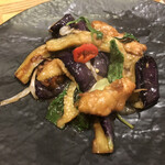 一碗水 - 九層塔焼里脊茄子(豚ヒレ肉、茄子、バジル 台湾式炒め)