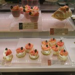 新宿高野 - ショーケース