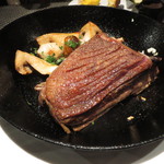 レストラン バカール - ビュルゴー家のシャラン鴨の胸肉のロースト、フレッシュ・ポルチーニと2