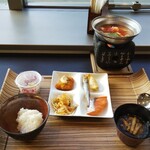 Kitanomiwa The Kuretakeso - おかずは種類が豊富。スープはタイのトムヤム、イタリアンのミネストローネなどから１つ選んで七厘で温めていただきます。