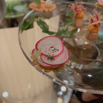 ロオジエ - ハーブタルト、アンチョビクリーム、ラディッシュ