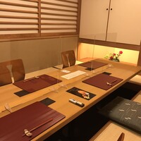 旬菜坪根 - 当店では、コロナ対策として、アクリルパーテーションとオゾン装置を各部屋に設置しております。