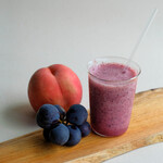 ファブカフェ トーキョー - ぶどうと桃のスムージー