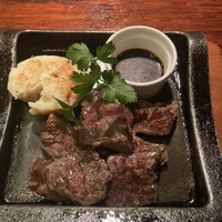 鉄板ダイニング 哲 - 牛ハラミ肉の鉄板焼き