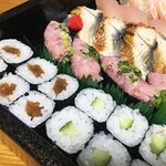 氷見回転寿司　粋鮨 - うなぎにネギトロ、かんぴょう細巻き、かっぱ巻きです。