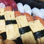氷見回転寿司　粋鮨 - イカにサーモン、玉子。