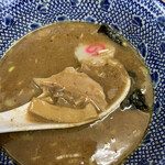 庵悟 - 細切れチャーシューとメンマ、ナルトが入ってる