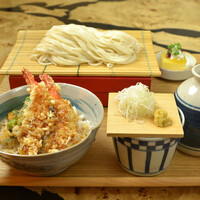 人気！【自家製うどんと海老天丼御膳】