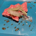 Kitashinchi yakiniku hamamasa - サシもしっかり入った肉厚感じる大人気の一品『半端ないカルビ』