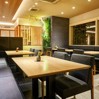 テーブル席
                                          10名様〜
                                          小団体パーティプラン有り