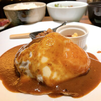 鉄板ダイニング織部 - デミグラスソースハンバーグ 目玉焼きトッピング