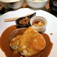 鉄板ダイニング織部 - 小皿はカレー味の肉ミンチ ＆おナス