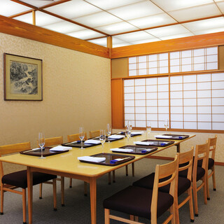 （テーブル席）ご友人のお集りに。
                                          利用人数（４名～８名）