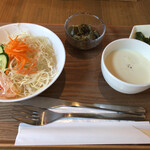 Haifai Shokudou - サラダ・スープ・小鉢・漬物（ハンバーグ定食）