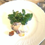 La Brianza - 岩手県産仔牛フィレの低温調理にツナのソースアンチョビとかんずりのピュレ添え、とてもやわらか仔牛のお肉。やさしいお肉の味わいにクリーミーなツナの風味とアクセントになるペーストが相性よく楽しめた一品