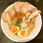 Ra-Men Shokudou Nakanoya - 名古屋コーチン鶏出汁ラーメン 醤油 トッピング 煮卵 鶏チャーシュー  上から