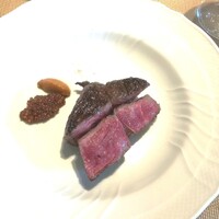 La Brianza - サカエヤ手当て13歳黒毛和牛熟成肉炭火焼き、タスマニア産粒マスタードパプリカペースト岩塩添え、火入れジャストでとてもジューシー。噛むほどにじゅわっと肉汁、味わい濃い旨み期待通りとても楽しめました☆