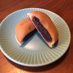 阿闍梨餅本舗 京菓子司 満月 - 小豆は甘さあっさり