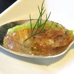 オーベルジュ・ド・リル サッポロ - 単なるタルタルでも独特なゼリーやピュレと合わせた完成度の高いスプーン