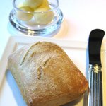 オーベルジュ・ド・リル - パンとバター