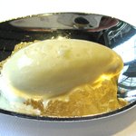 オーベルジュ・ド・リル - メインとデザートの間にもスプーンで。各スプーン料理も高級店らしい完成した味が楽しめる