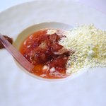 オーベルジュ・ド・リル - デザートの「イチゴミルク」　ルバーブのチップとピューレがアクセント