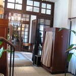 オーベルジュ・ド・リル - ウェイティングルームから入り口方向