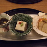 庭園茶寮 みな美(皆美館) - 川鱒と貝柱　もずく酢　胡麻豆腐