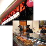 コールド・ストーン・クリーマリー - 混ぜるのは力がいるのかなあ。大変そうです！