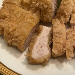 ぽん多本家 - カツの断面です