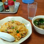 Taiyouken - スープが付きます。ラーメンスープのお味を知りませんが、このスープは中華っぽさのないスープですね。和食のスープっていう感じです。