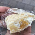 カワベリー　カフェ - 桃ワッフル