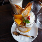 カワベリー　カフェ - 杏仁マンゴーパフェ