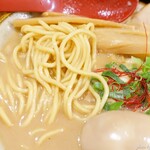 鶏白湯らーめん ちきんういんぐ - 2020年6月　麺はこんな感じ～よくあるやつ