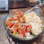 サルバドール ブラジリアンダイニング - サラダも美味い。ポテサラがここまで美味しくなるんだと感心。