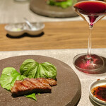 ふふ 河口湖 - 山梨牛の薪火焼き　ふふ河口湖特製赤ワイン