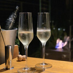 ふふ 河口湖 - テラスでバイオエタノール暖炉の日を眺めながら泡を戴きます