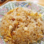 炒飯セットでもしっかり一人前。パラパラ感が非常によろしいドス