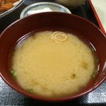 ゆう源 - 味噌汁は甘めな味付け