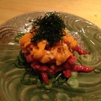 金舌 白金 - 和牛と生雲丹のユッケ