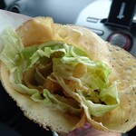 おやつショップ チャッピー - レタスと輪切りにされたゆで卵がたっぷり入ってます