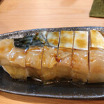 寿司常 - バッテーラ発祥のバッテーラ‼️w 木の容器そのまんまの形で出てきます＾＾