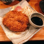 一品料理 ひとしな - 大きなメンチカツ