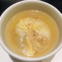 赤坂璃宮 銀座店 - 魚翅灌湯餃（ふかひれ入りスープ餃子）