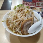 Ramen Kura - ラーメン@780
                        麺:細麺、かたさ:普通、野菜:2倍、背脂:多め、にんにく:あり