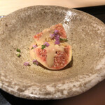 にい留 - 蟹江 白無花果 胡麻クリーム シチリア島ヘーゼルナッツ乗せて
      ヘーゼルナッツが凄い…