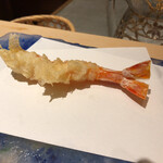 にい留 - さて！唯一無二のにい留さんの天風良！
      やはり車海老から！カリッとした後に淡雪の如く消えていく衣に再開できた喜び！